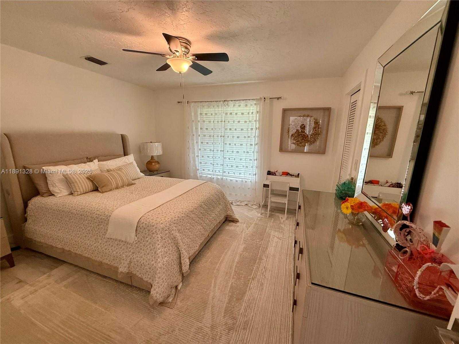 Small Image of 14984 ROAN CT, Wellington Number 60