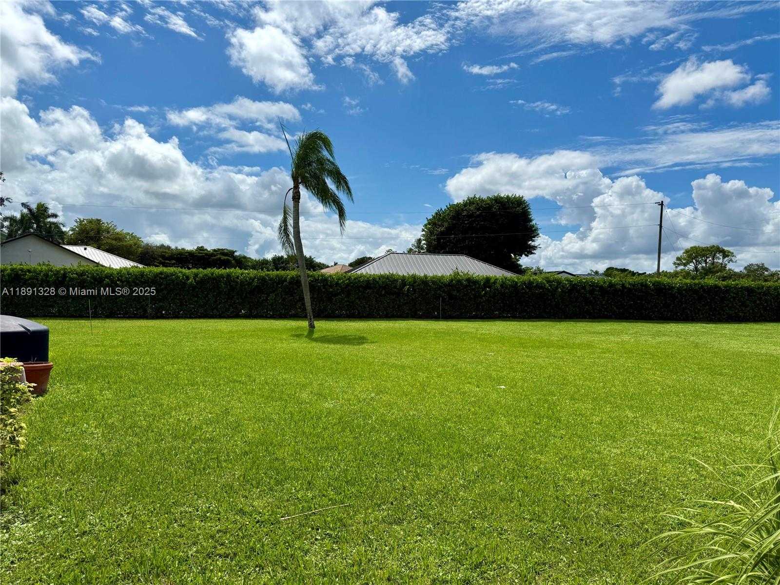 Small Image of 14984 ROAN CT, Wellington Number 74