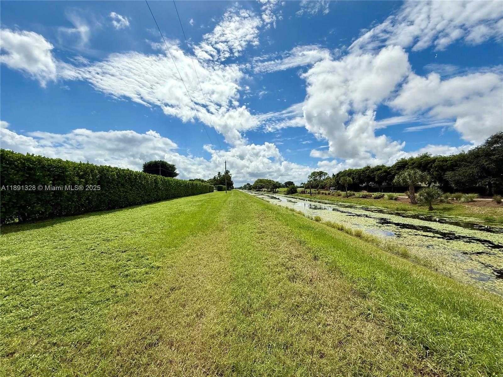 Small Image of 14984 ROAN CT, Wellington Number 8