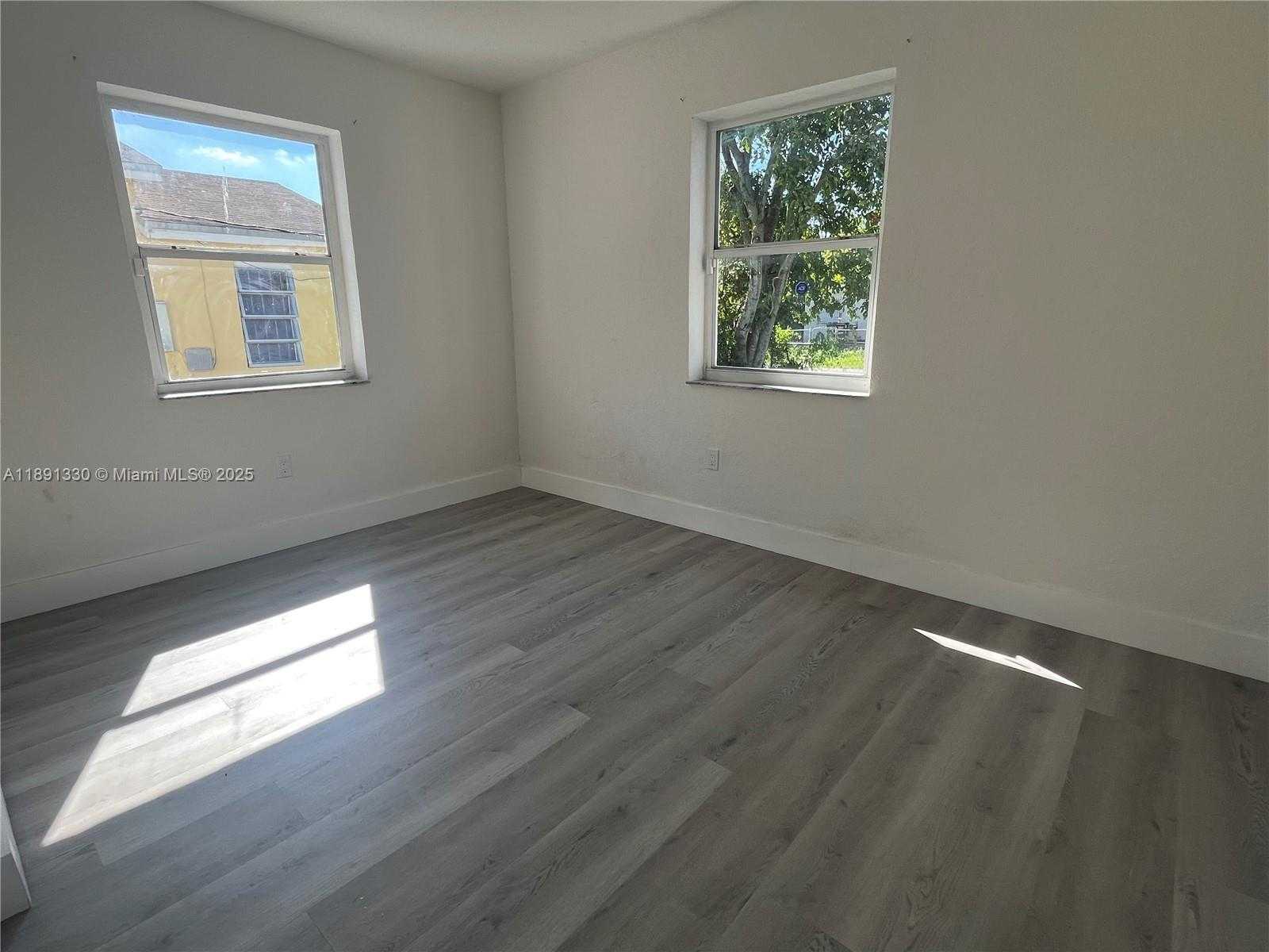 Small Image of 1923 NORTH WEST 66TH ST, Miami Number 14