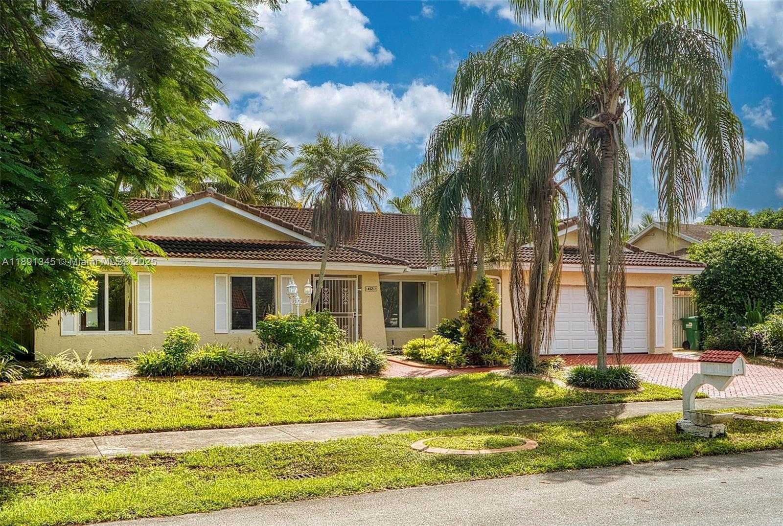 Small Image of 4521 SOUTH WEST 146TH CT, Miami Number 10