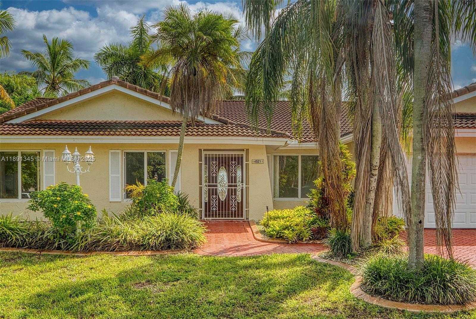 Small Image of 4521 SOUTH WEST 146TH CT, Miami Number 11