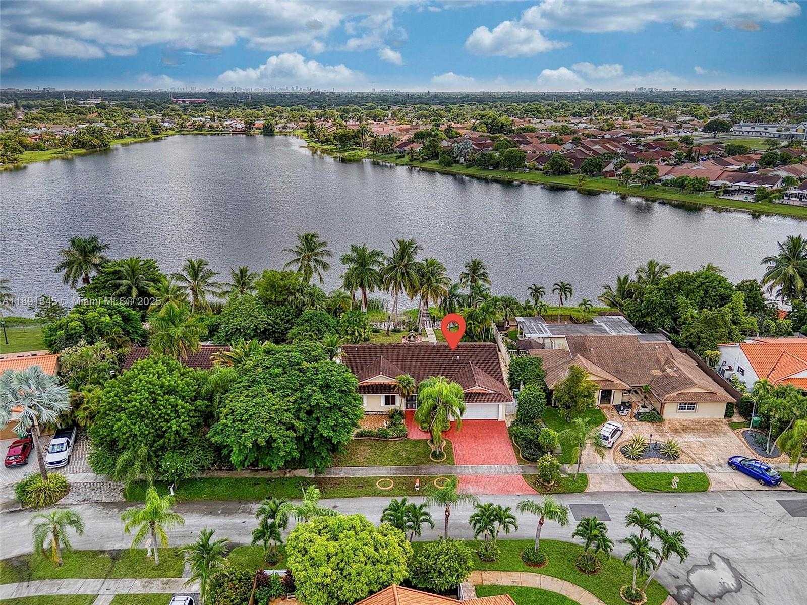 Small Image of 4521 SOUTH WEST 146TH CT, Miami Number 2