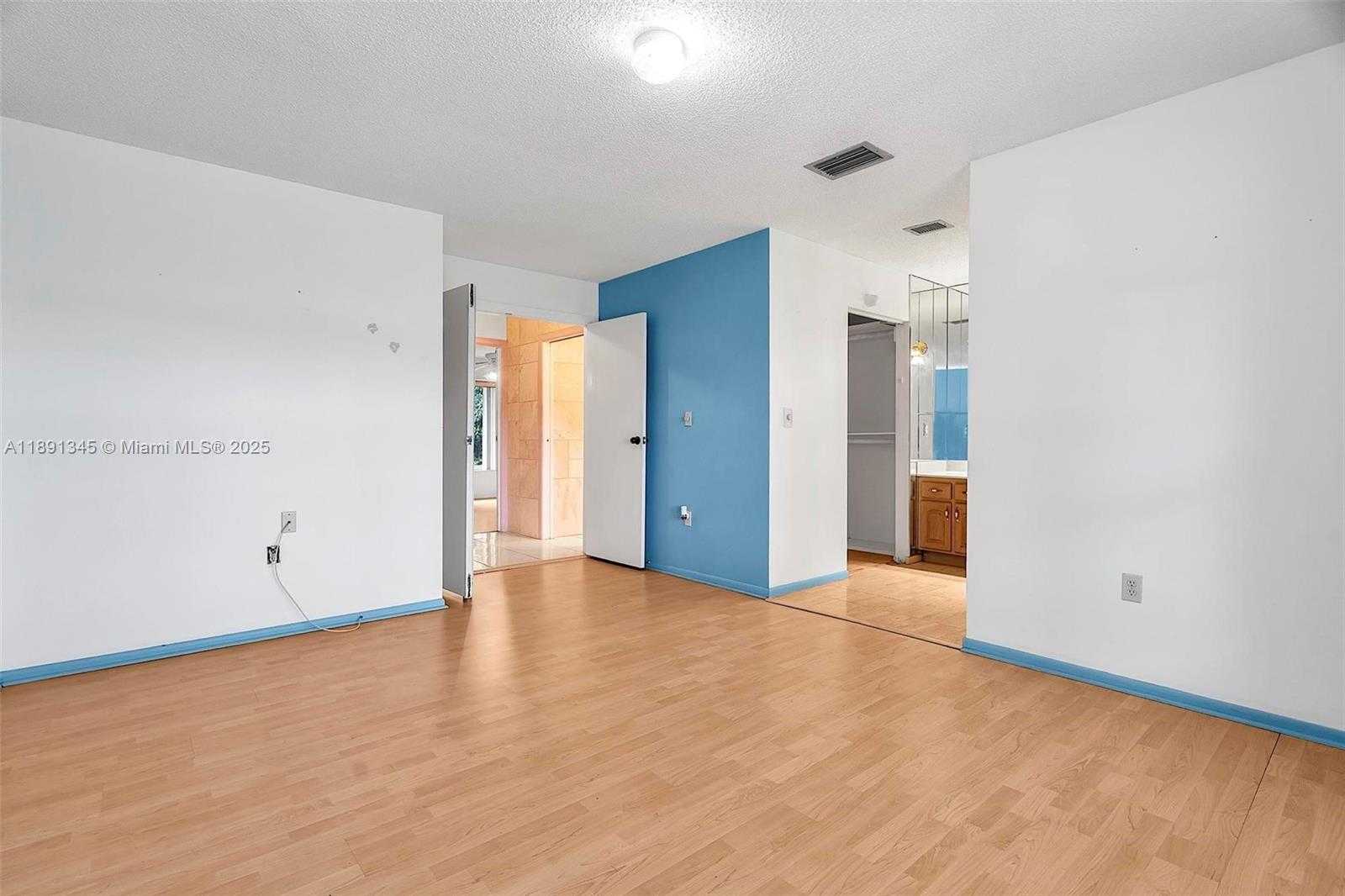 Small Image of 4521 SOUTH WEST 146TH CT, Miami Number 34