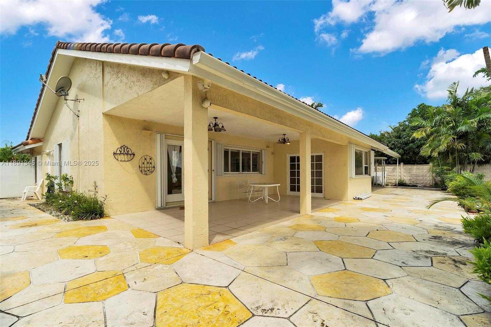 Small Image of 4521 SOUTH WEST 146TH CT, Miami Number 54