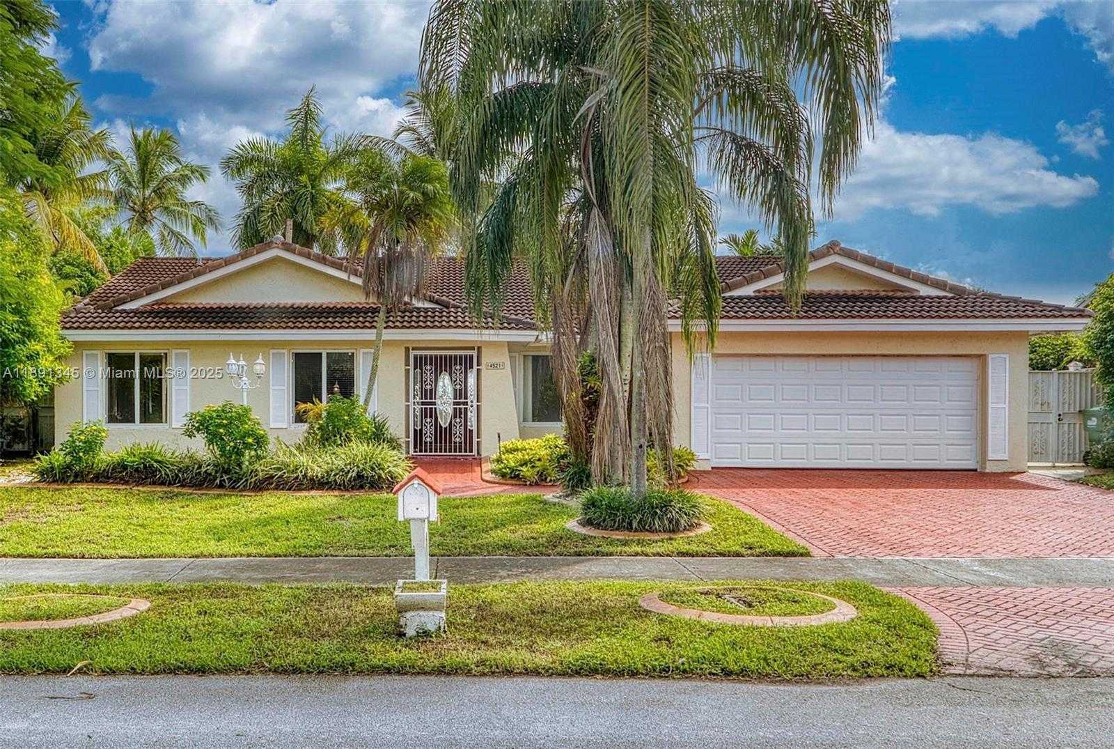 Small Image of 4521 SOUTH WEST 146TH CT, Miami Number 9