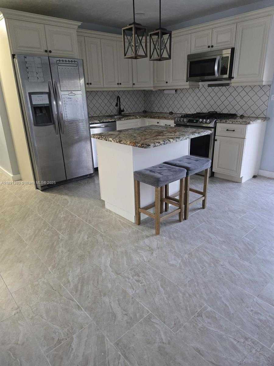 Small Image of 9870 MONTEGO BAY DR, Cutler Bay Number 5