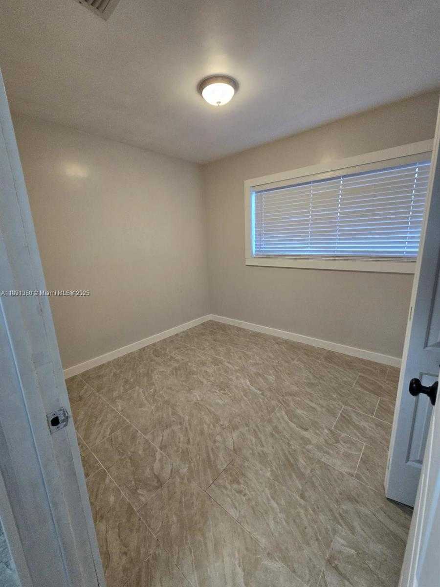 Small Image of 9870 MONTEGO BAY DR, Cutler Bay Number 7