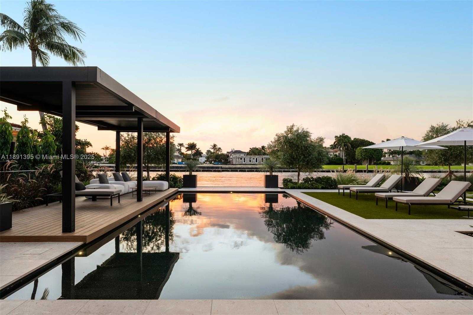 Small Image of 2401 SPANISH RIVER RD, Boca Raton Number 2