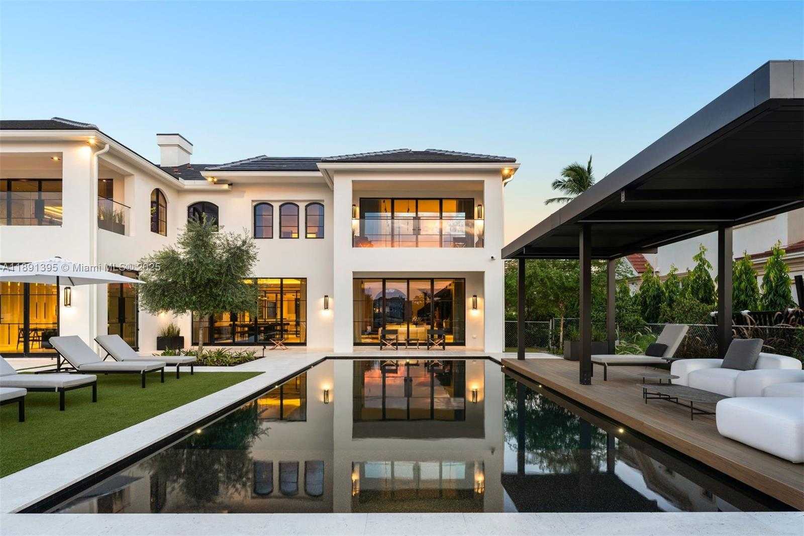 Small Image of 2401 SPANISH RIVER RD, Boca Raton Number 3