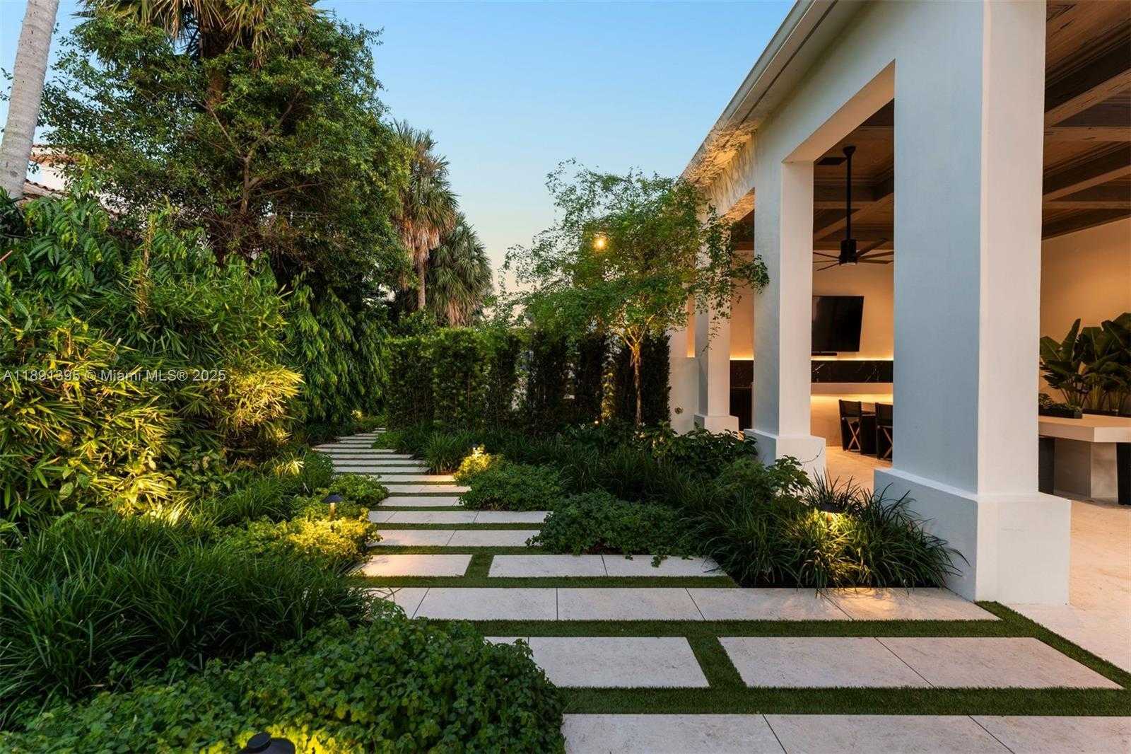Small Image of 2401 SPANISH RIVER RD, Boca Raton Number 38