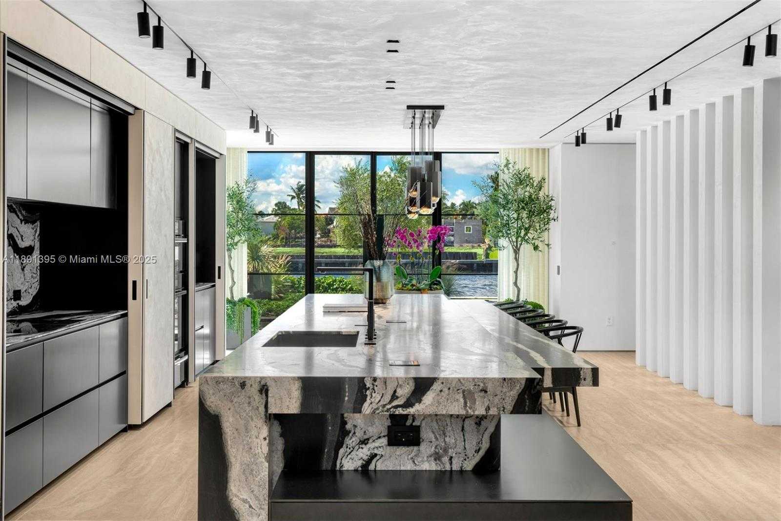 Small Image of 2401 SPANISH RIVER RD, Boca Raton Number 8