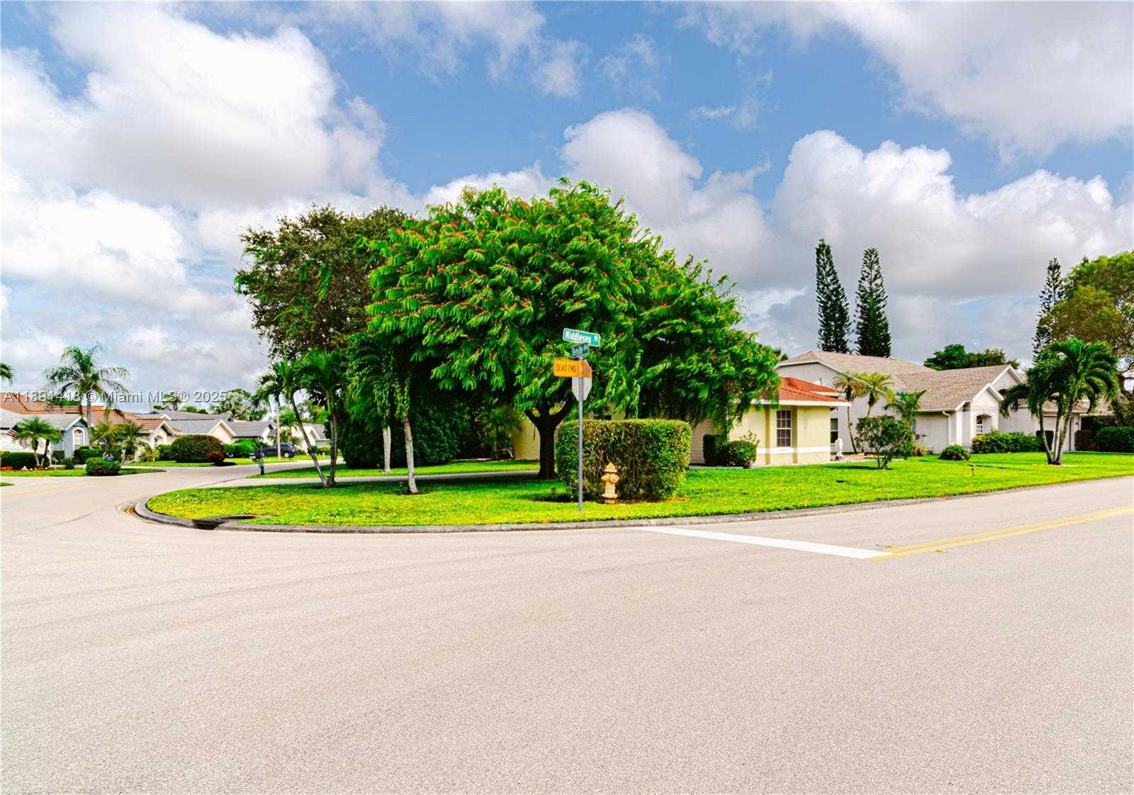 Small Image of 6631 MIDDLESEX PL, Other City - In The State Of Florida Number 3