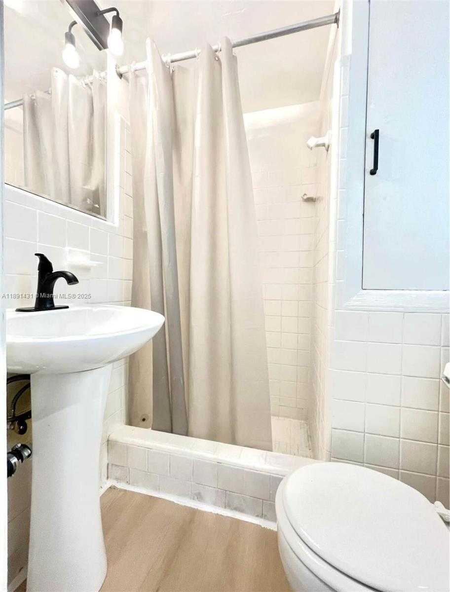 Small Image of 1760 NORTH EAST 13TH ST, Fort Lauderdale Number 22