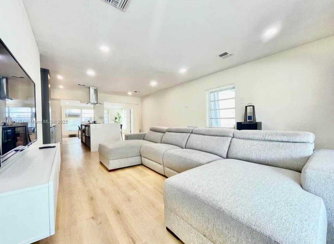 Small Image of 1760 NORTH EAST 13TH ST, Fort Lauderdale Number 6