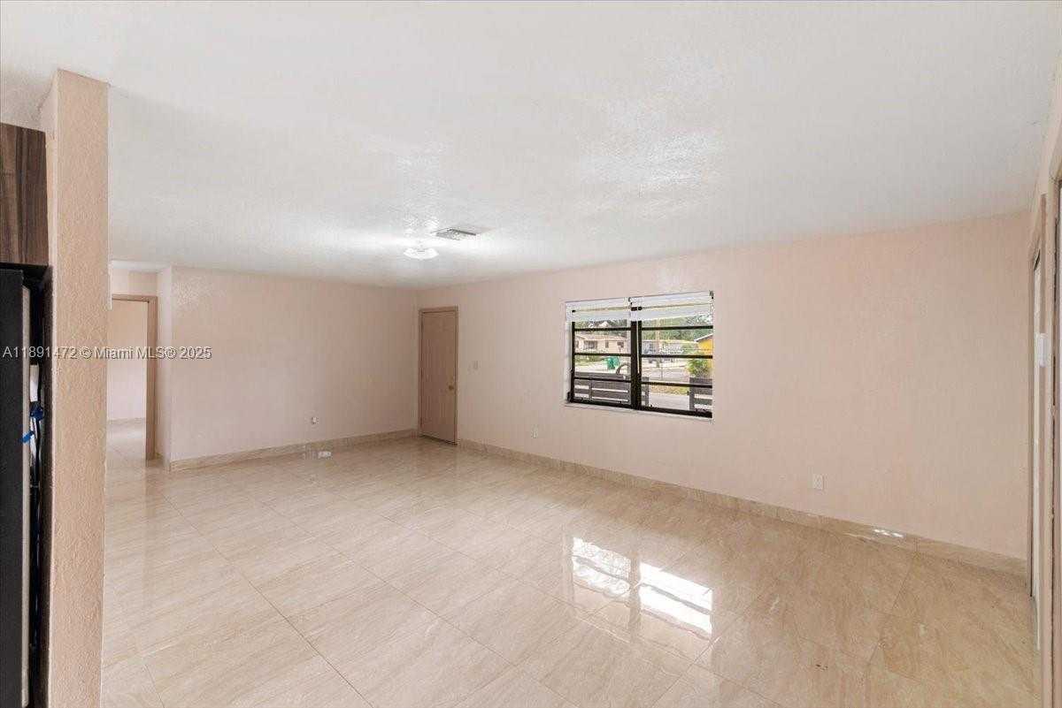 Small Image of 17001 NORTH WEST 28TH AVE, Miami Gardens Number 10