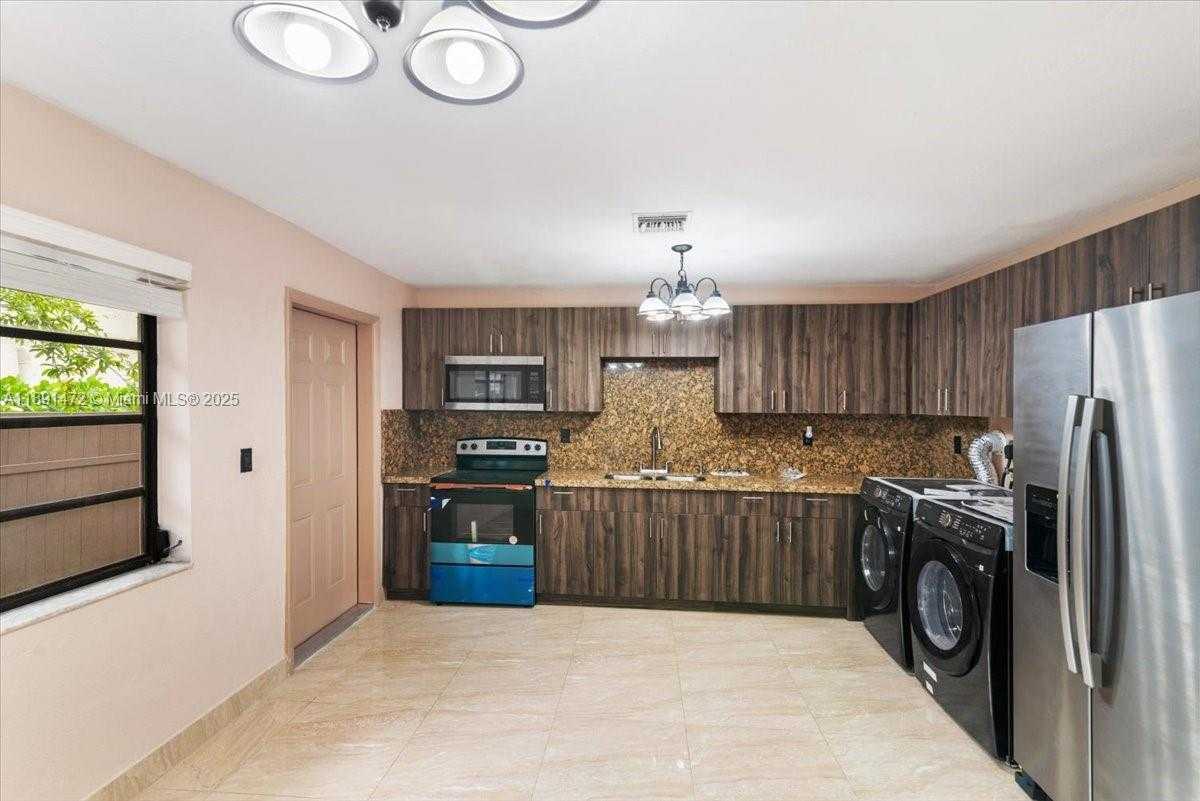 Small Image of 17001 NORTH WEST 28TH AVE, Miami Gardens Number 12