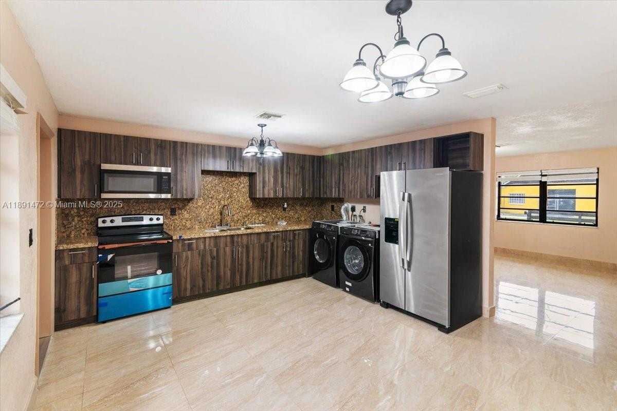 Small Image of 17001 NORTH WEST 28TH AVE, Miami Gardens Number 13