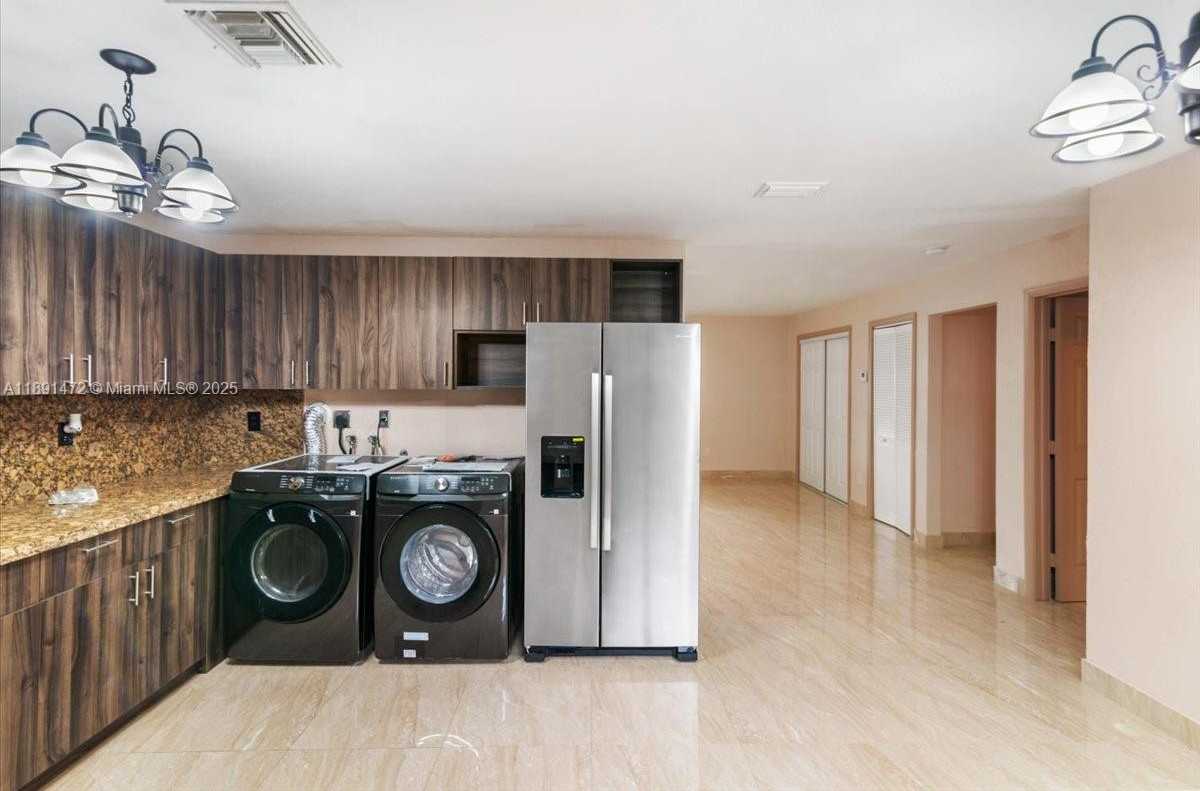 Small Image of 17001 NORTH WEST 28TH AVE, Miami Gardens Number 14