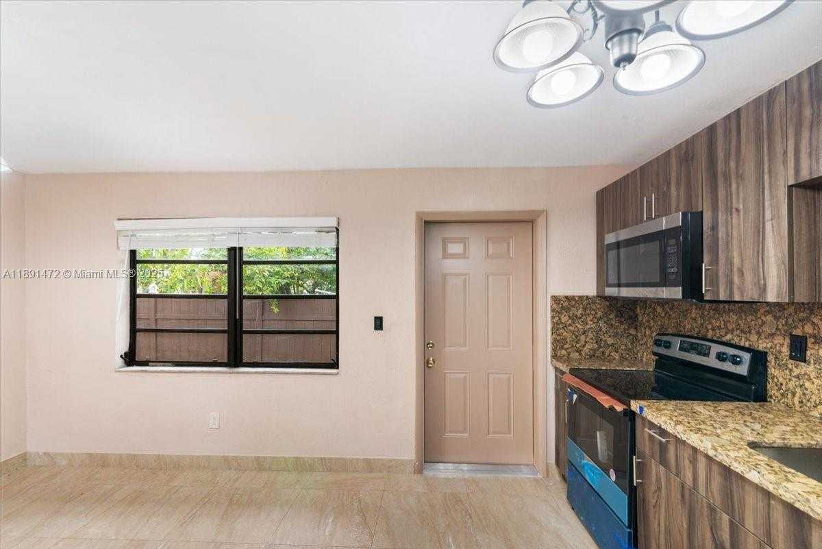 Small Image of 17001 NORTH WEST 28TH AVE, Miami Gardens Number 15