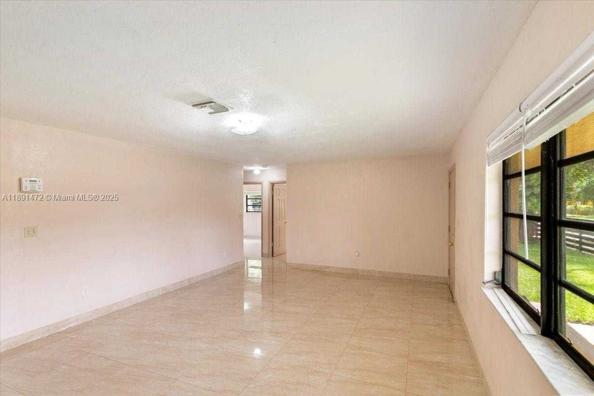 Small Image of 17001 NORTH WEST 28TH AVE, Miami Gardens Number 18