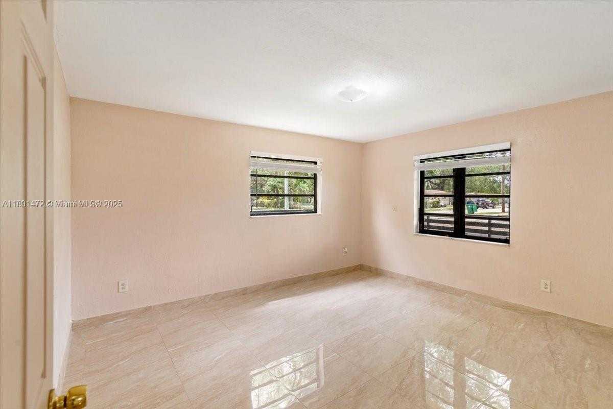Small Image of 17001 NORTH WEST 28TH AVE, Miami Gardens Number 19