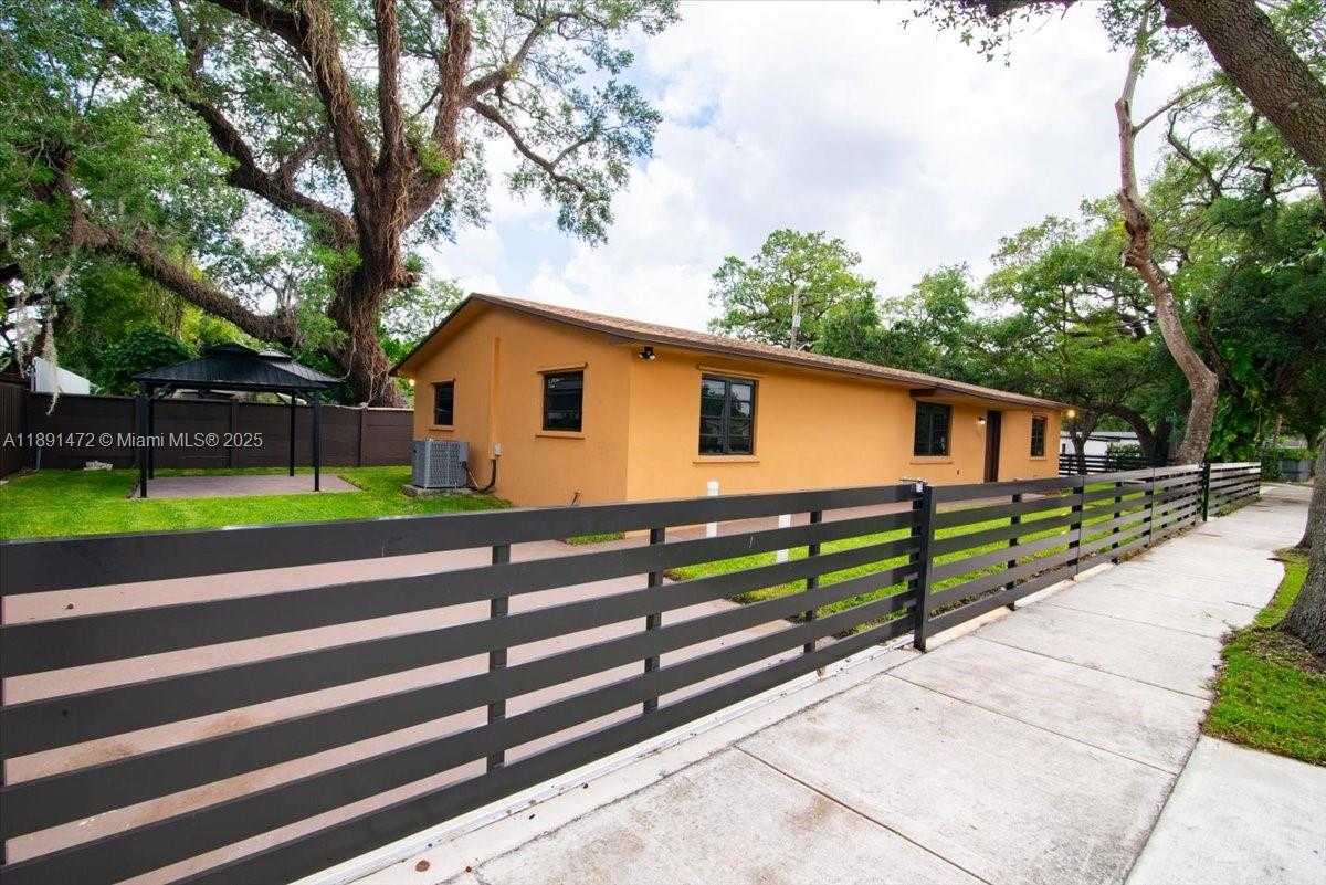 Small Image of 17001 NORTH WEST 28TH AVE, Miami Gardens Number 2