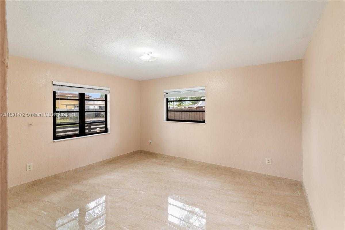 Small Image of 17001 NORTH WEST 28TH AVE, Miami Gardens Number 24