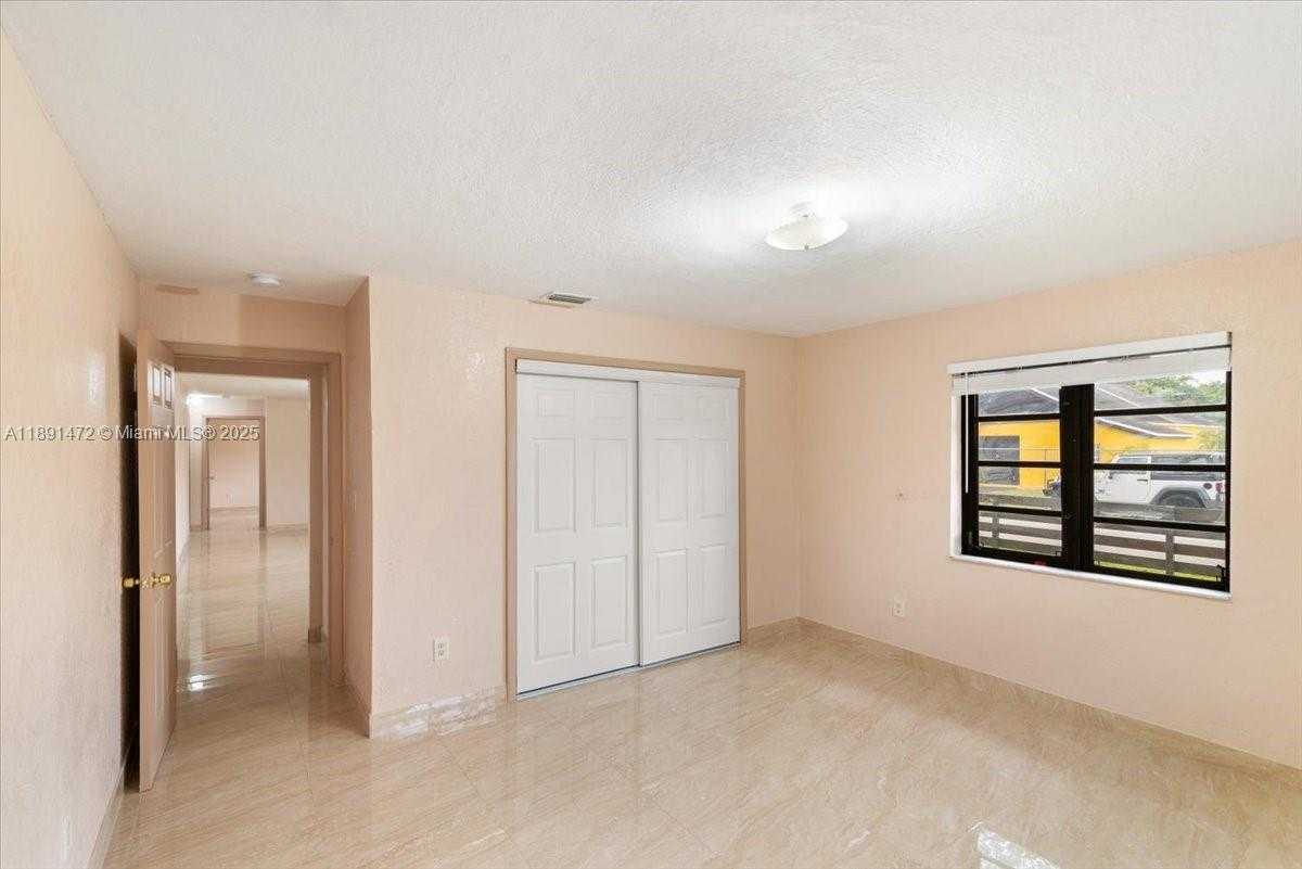 Small Image of 17001 NORTH WEST 28TH AVE, Miami Gardens Number 25