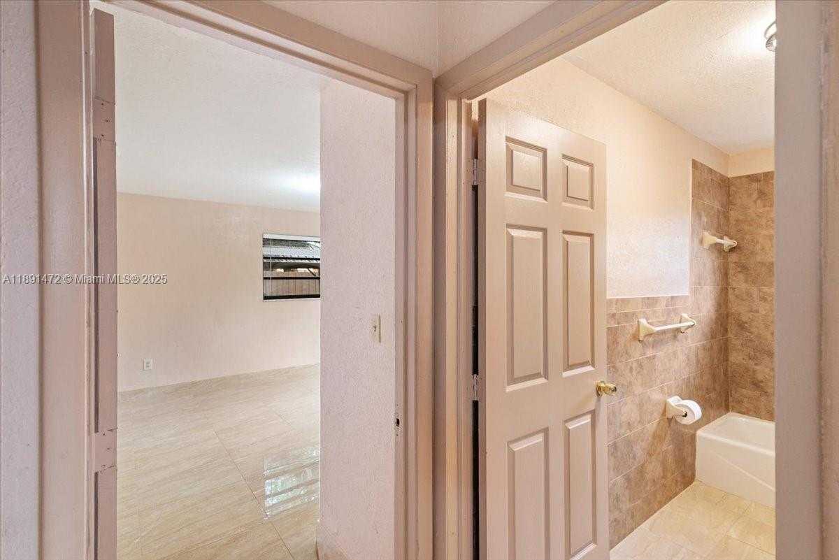 Small Image of 17001 NORTH WEST 28TH AVE, Miami Gardens Number 26