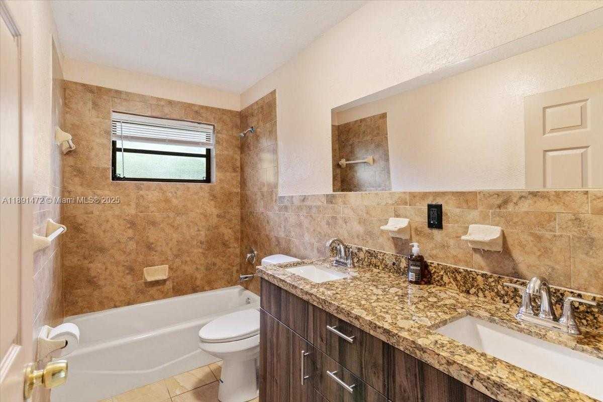 Small Image of 17001 NORTH WEST 28TH AVE, Miami Gardens Number 27