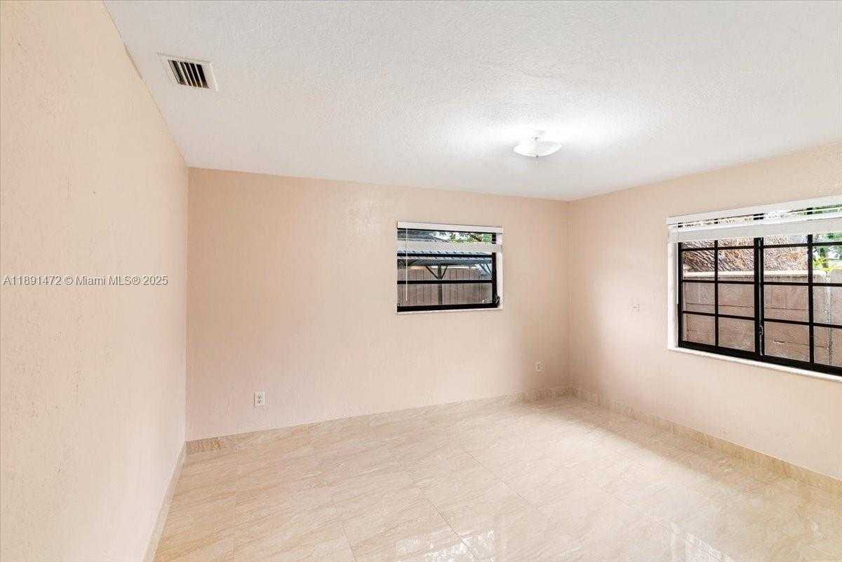 Small Image of 17001 NORTH WEST 28TH AVE, Miami Gardens Number 28