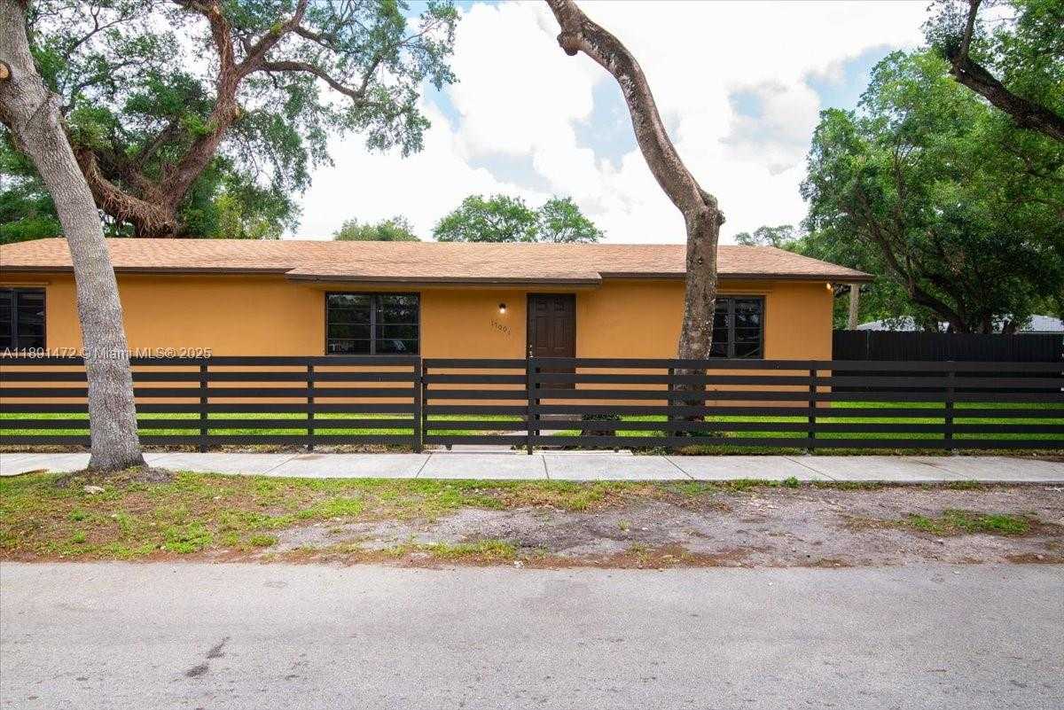 Small Image of 17001 NORTH WEST 28TH AVE, Miami Gardens Number 3