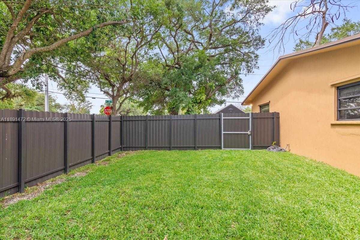 Small Image of 17001 NORTH WEST 28TH AVE, Miami Gardens Number 32