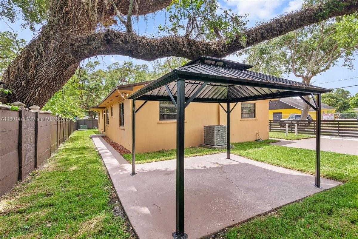 Small Image of 17001 NORTH WEST 28TH AVE, Miami Gardens Number 33