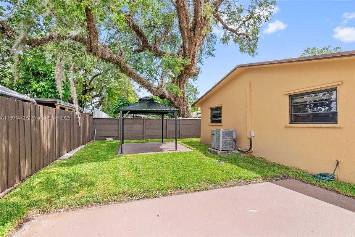 Small Image of 17001 NORTH WEST 28TH AVE, Miami Gardens Number 34