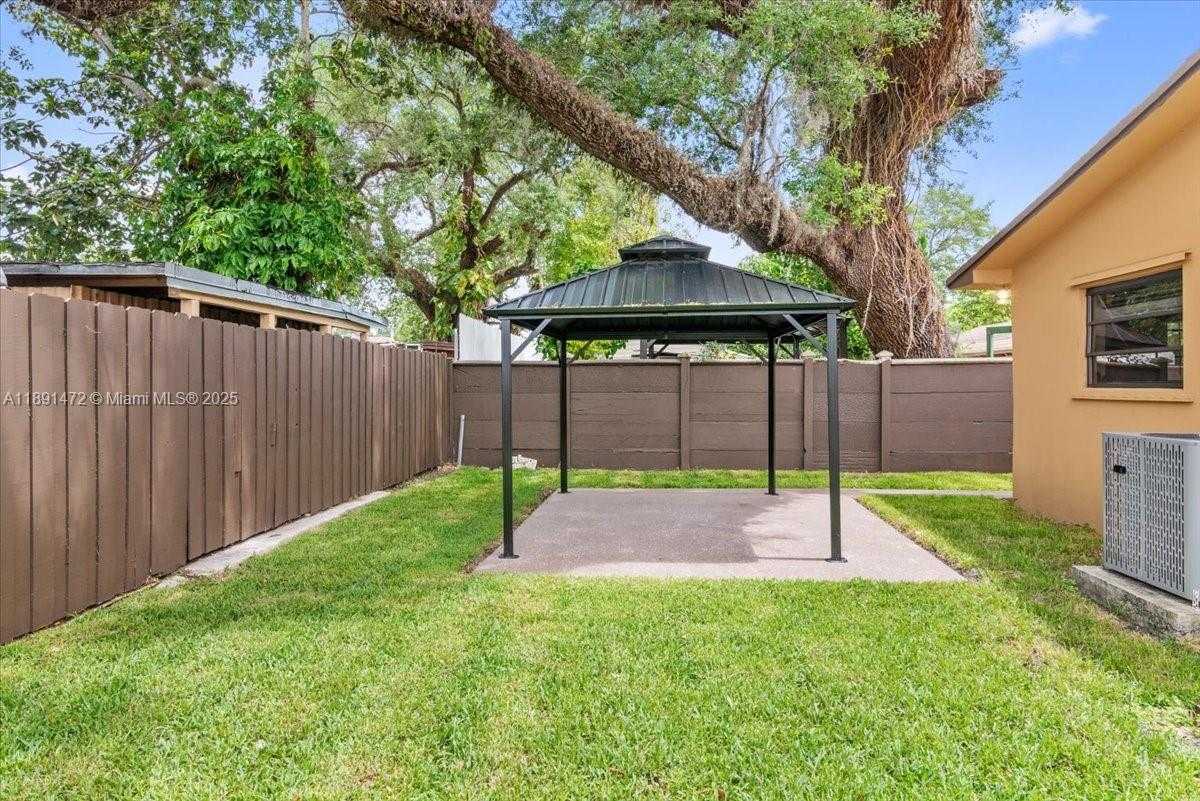 Small Image of 17001 NORTH WEST 28TH AVE, Miami Gardens Number 35