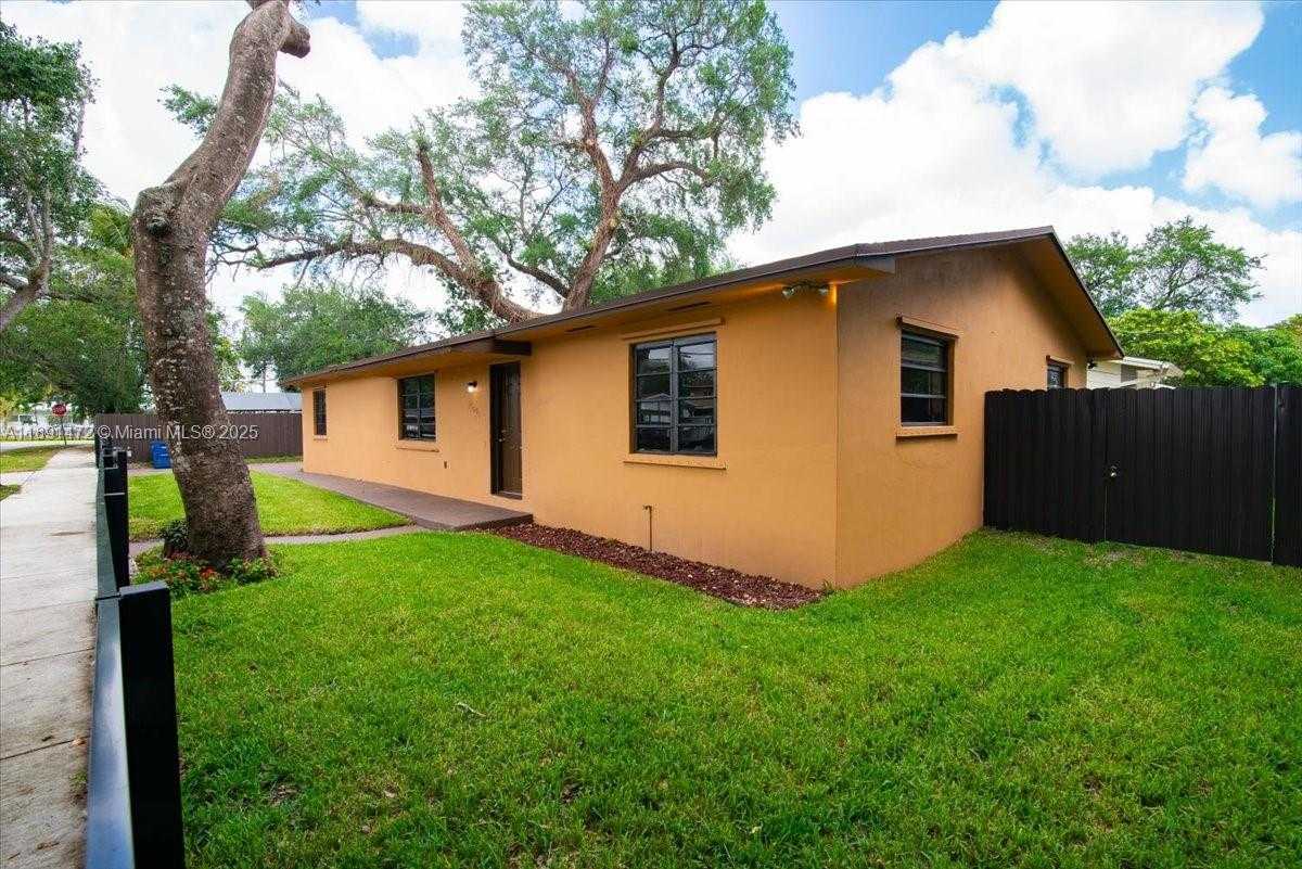 Small Image of 17001 NORTH WEST 28TH AVE, Miami Gardens Number 6