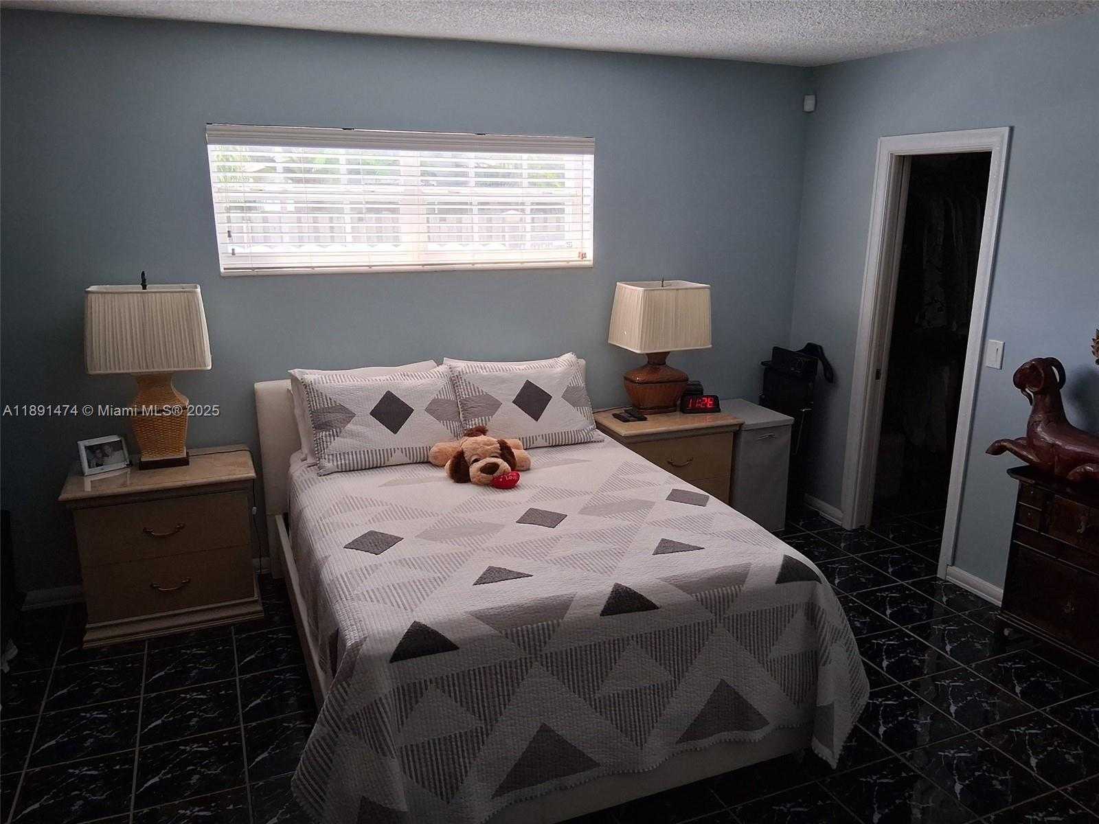 Small Image of 2100 NORTH 54TH AVE, Hollywood Number 14