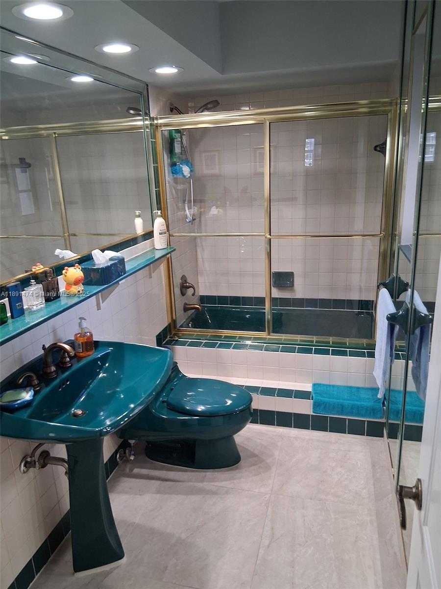 Small Image of 2100 NORTH 54TH AVE, Hollywood Number 15