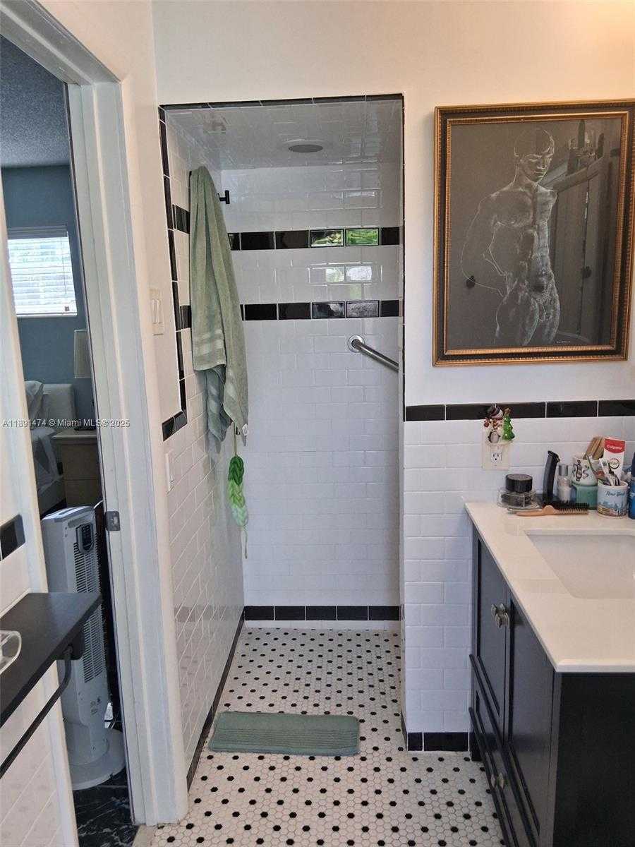 Small Image of 2100 NORTH 54TH AVE, Hollywood Number 18
