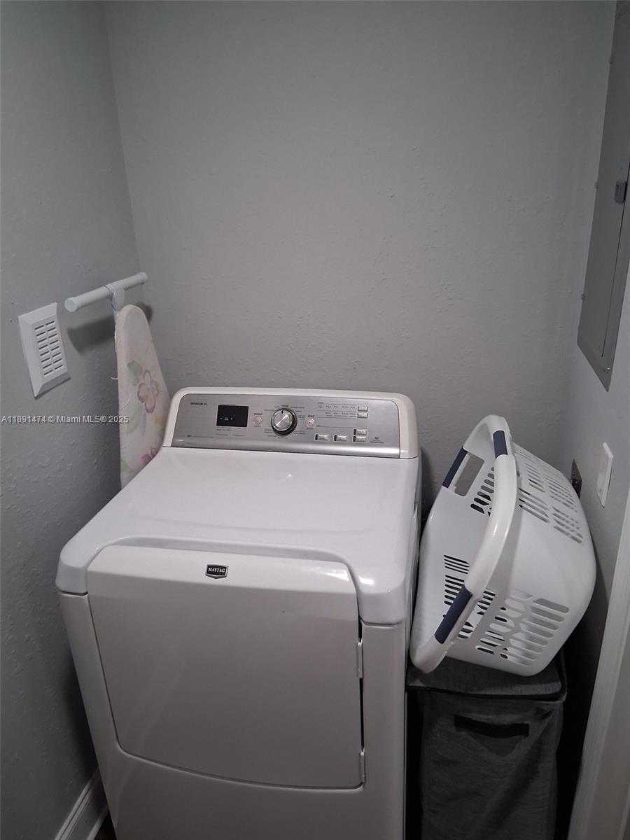 Small Image of 2100 NORTH 54TH AVE, Hollywood Number 23