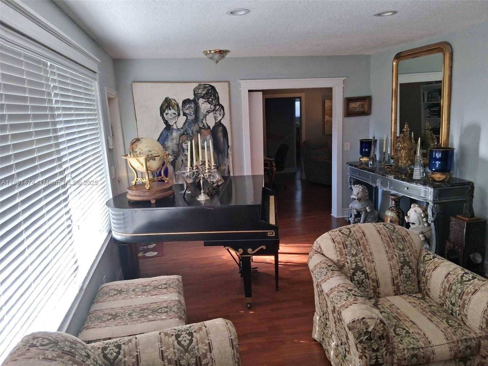 Small Image of 2100 NORTH 54TH AVE, Hollywood Number 3