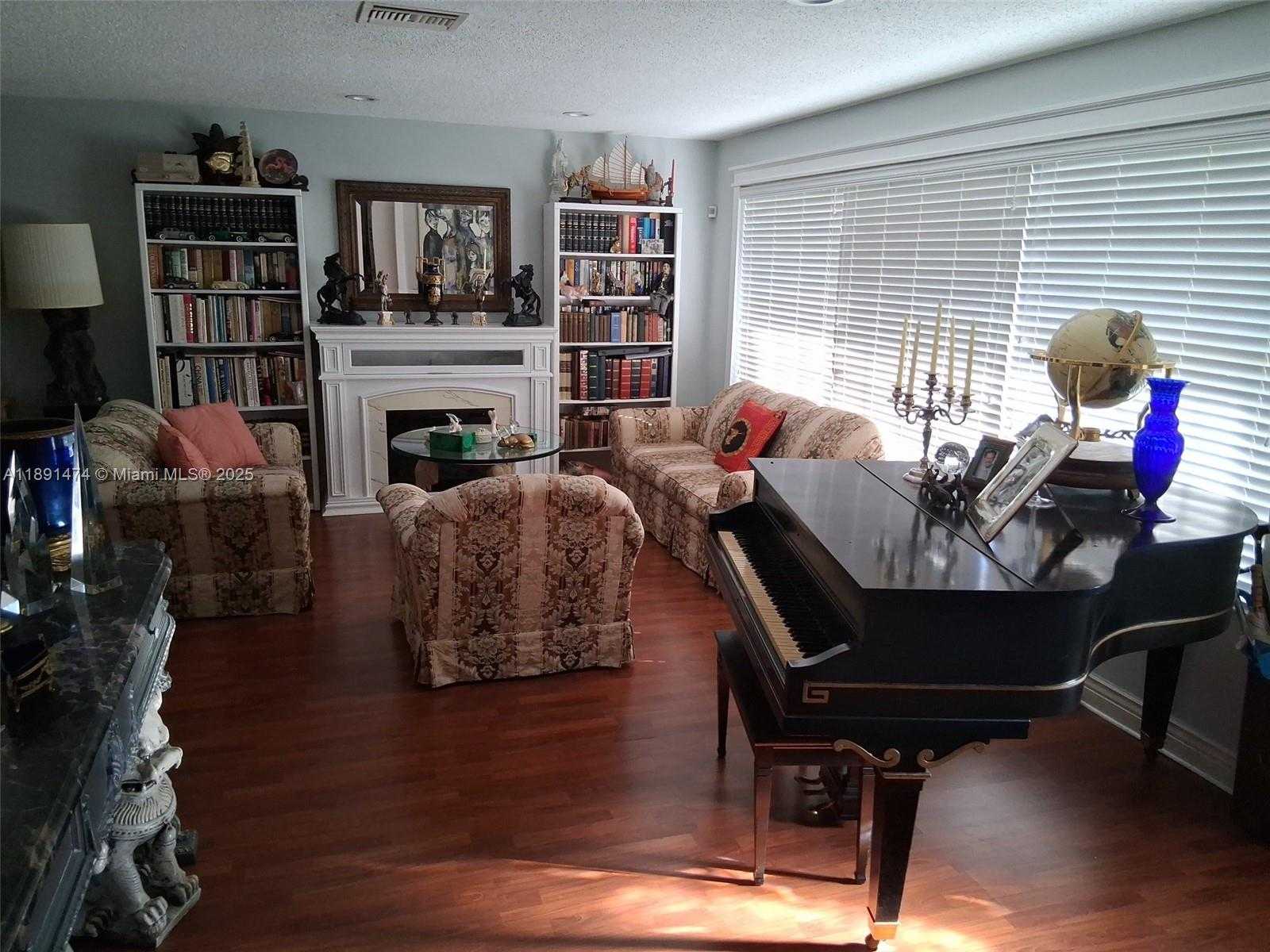 Small Image of 2100 NORTH 54TH AVE, Hollywood Number 4