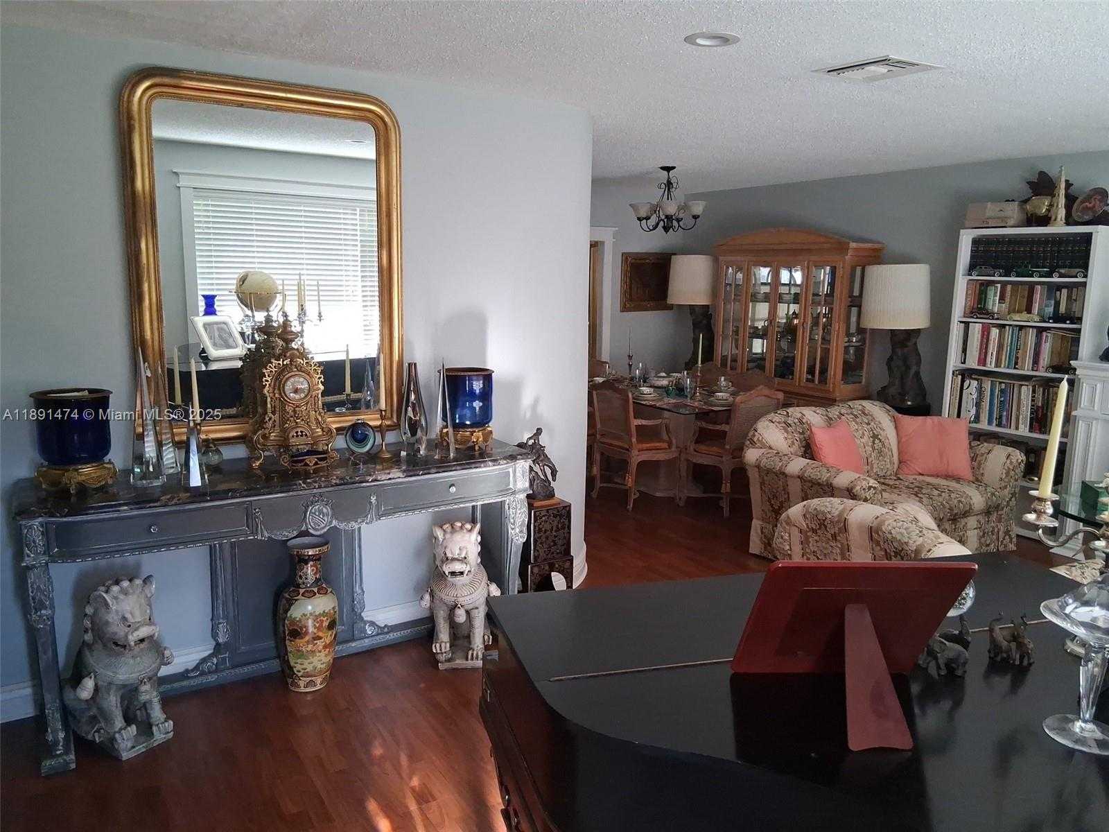 Small Image of 2100 NORTH 54TH AVE, Hollywood Number 6