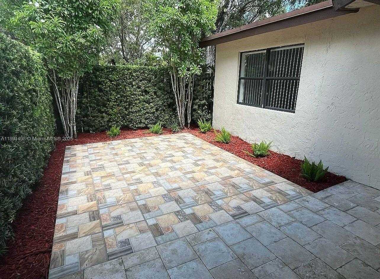Small Image of 13352 SOUTH WEST 108TH ST CIR, Miami Number 11