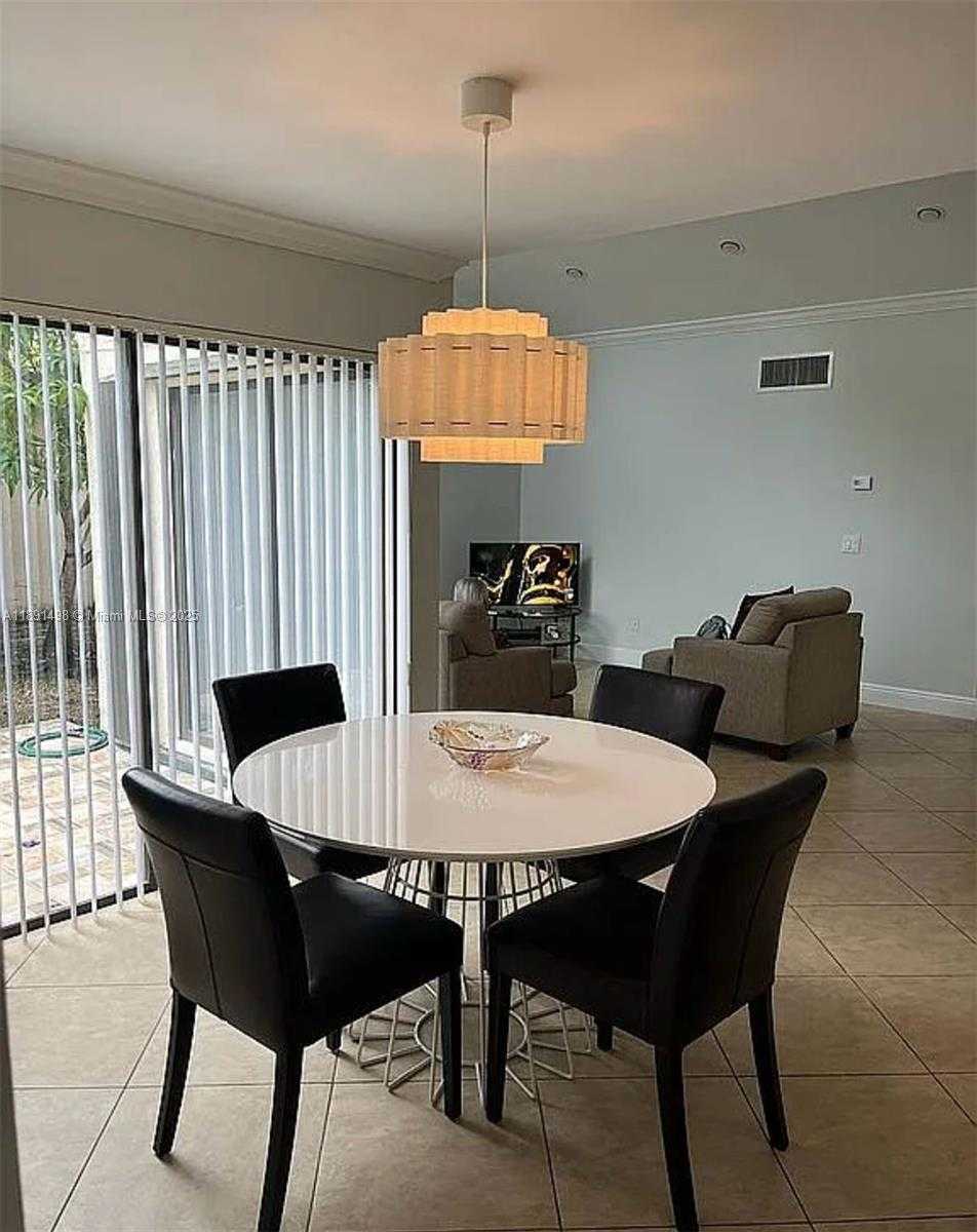 Small Image of 13352 SOUTH WEST 108TH ST CIR, Miami Number 12