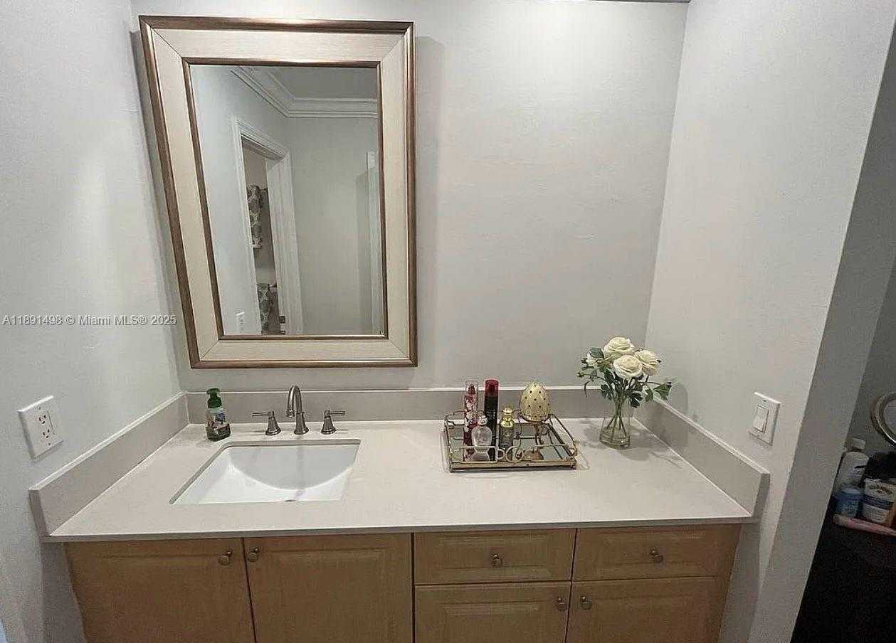 Small Image of 13352 SOUTH WEST 108TH ST CIR, Miami Number 19