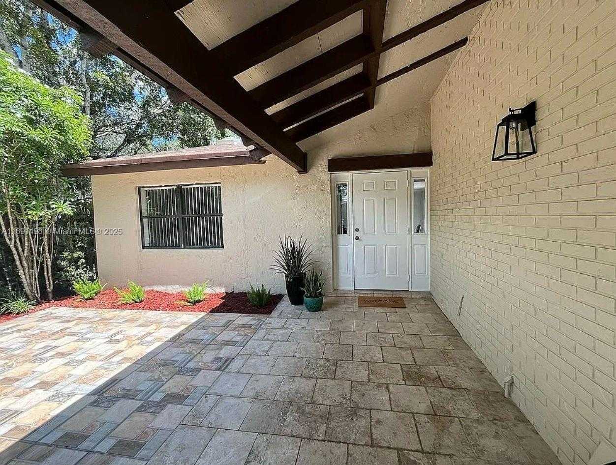 Small Image of 13352 SOUTH WEST 108TH ST CIR, Miami Number 2