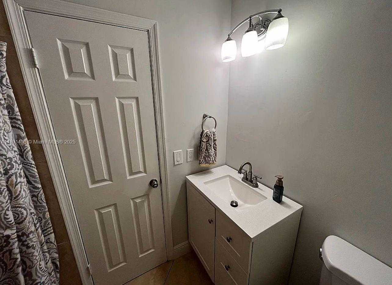 Small Image of 13352 SOUTH WEST 108TH ST CIR, Miami Number 25